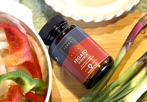 Zuppa Detox con peperoni e cipolle